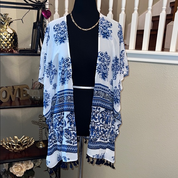 Xhilaration Blue and White Patterned Kimono - Picture 1 of 9